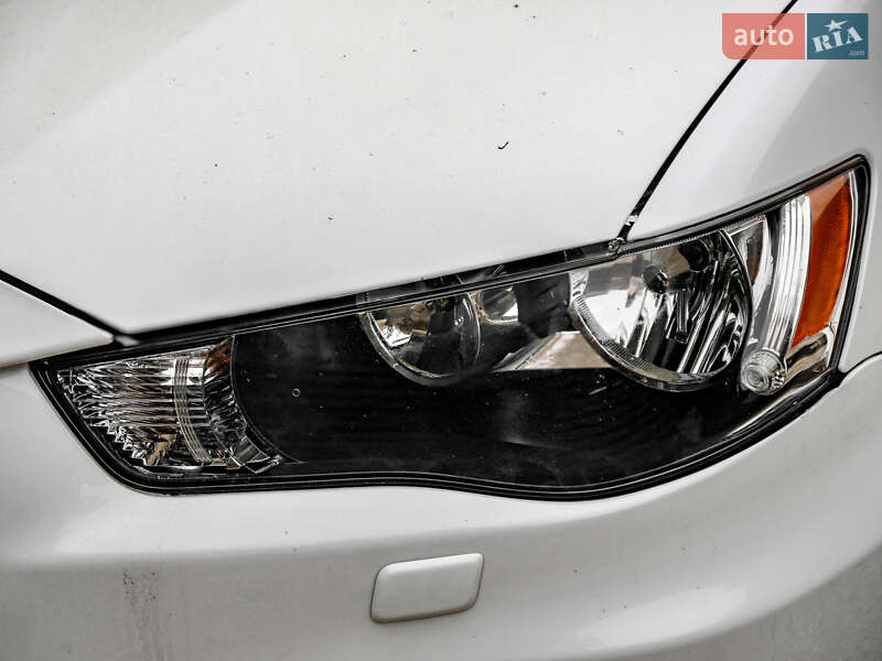 Внедорожник / Кроссовер Mitsubishi Outlander 2010 в Бродах