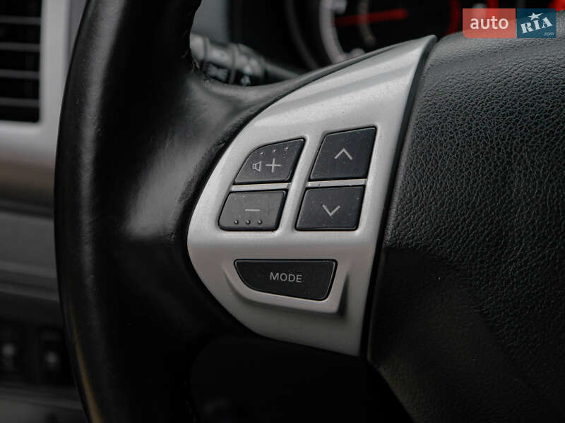 Внедорожник / Кроссовер Mitsubishi Outlander 2010 в Бродах