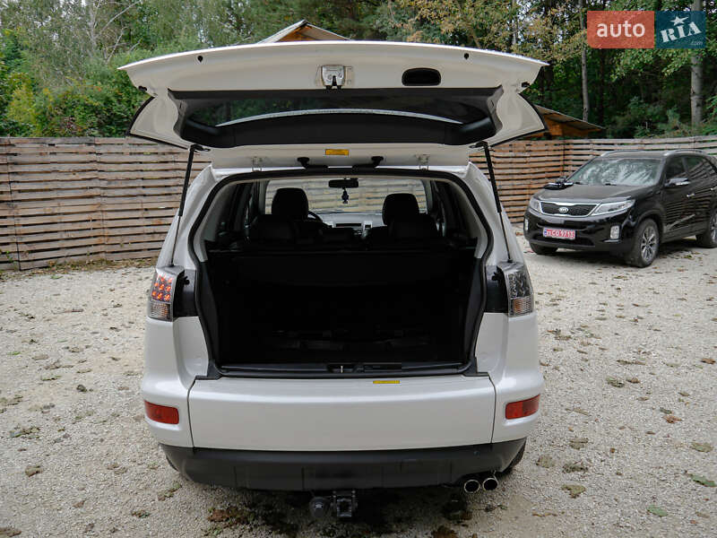 Внедорожник / Кроссовер Mitsubishi Outlander 2010 в Бродах