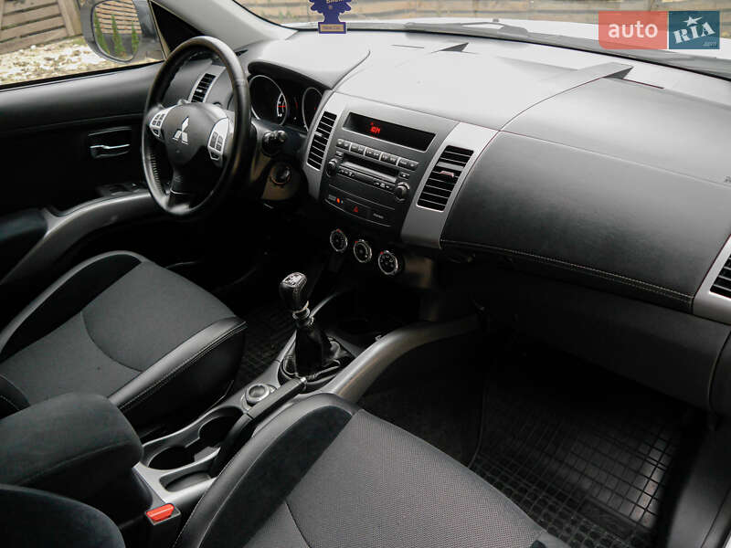 Внедорожник / Кроссовер Mitsubishi Outlander 2010 в Бродах