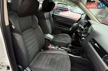 Внедорожник / Кроссовер Mitsubishi Outlander 2020 в 