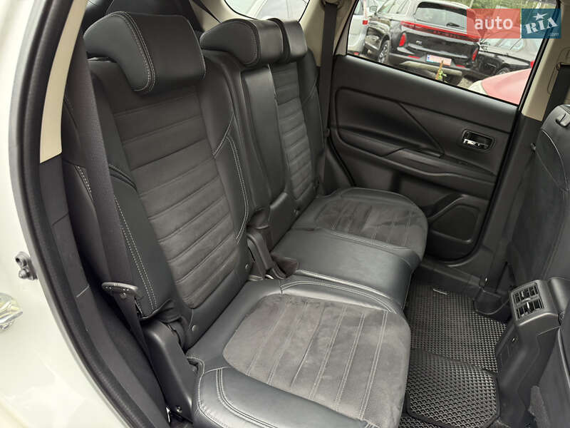 Внедорожник / Кроссовер Mitsubishi Outlander 2020 в Киеве