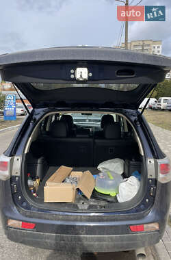 Позашляховик / Кросовер Mitsubishi Outlander 2013 в 