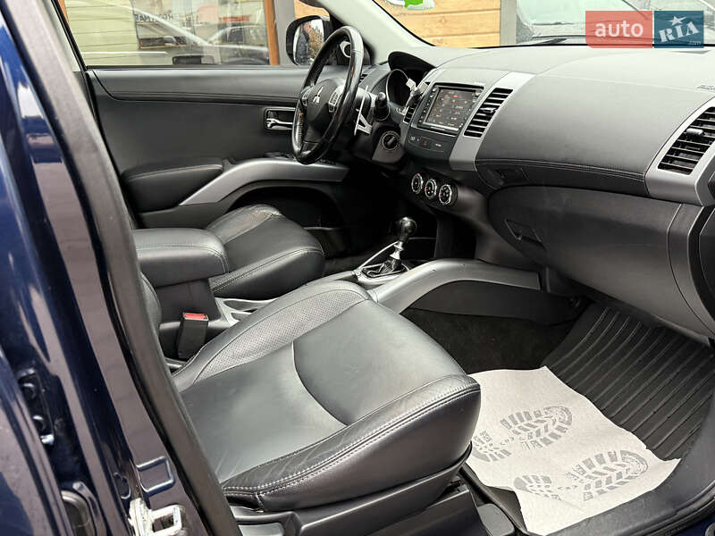 Внедорожник / Кроссовер Mitsubishi Outlander 2011 в Житомире