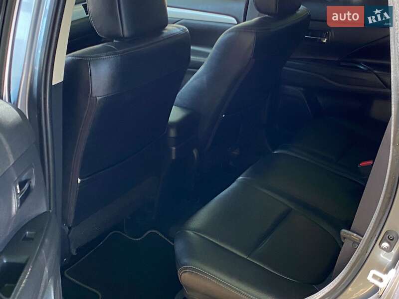 Внедорожник / Кроссовер Mitsubishi Outlander 2013 в Калуше