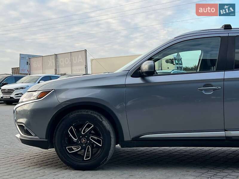 Позашляховик / Кросовер Mitsubishi Outlander 2017 в Львові фото 3 Позашляховик / Кросовер Mitsubishi Outlander 2017 в Львові