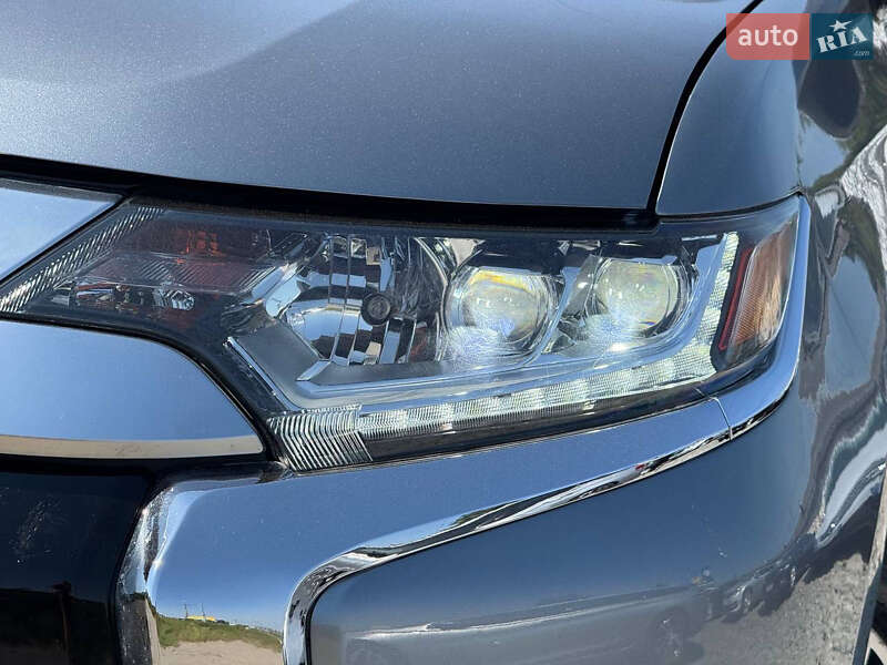 Внедорожник / Кроссовер Mitsubishi Outlander 2018 в Стрые