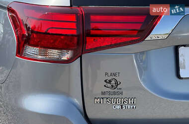 Внедорожник / Кроссовер Mitsubishi Outlander 2018 в 
