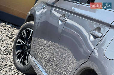 Внедорожник / Кроссовер Mitsubishi Outlander 2018 в 