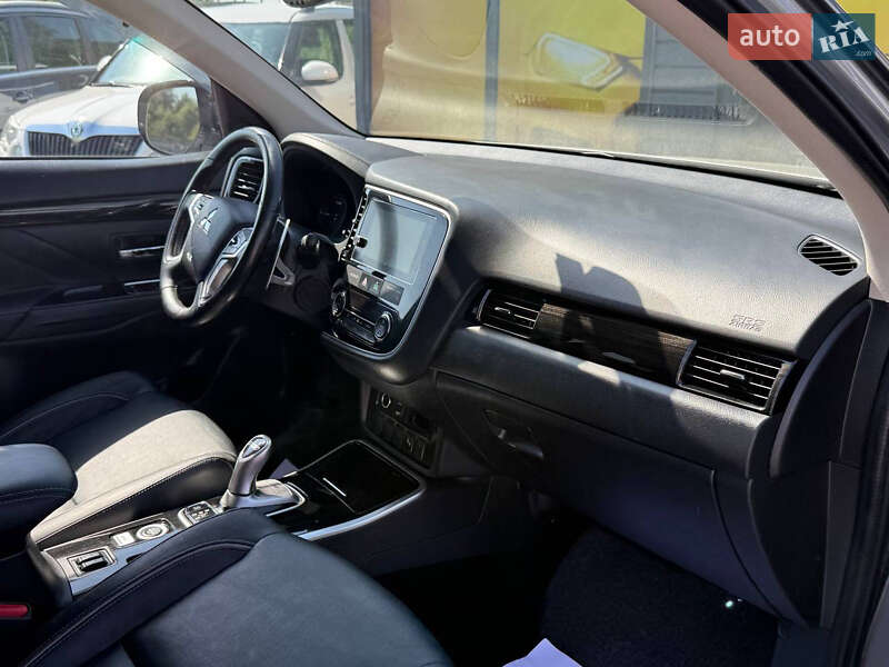 Внедорожник / Кроссовер Mitsubishi Outlander 2018 в Стрые