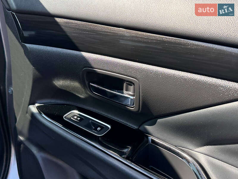 Внедорожник / Кроссовер Mitsubishi Outlander 2018 в Стрые