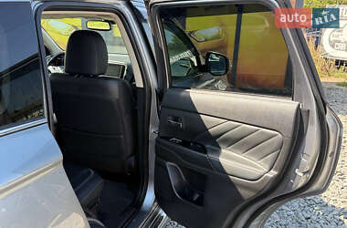 Внедорожник / Кроссовер Mitsubishi Outlander 2018 в 