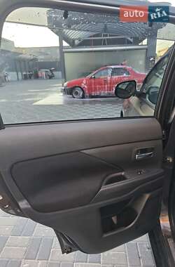 Внедорожник / Кроссовер Mitsubishi Outlander 2015 в 