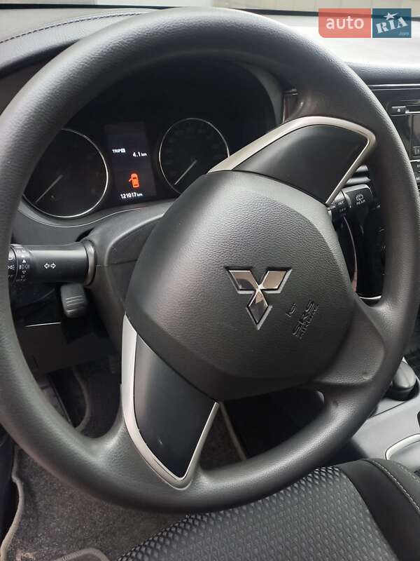 Позашляховик / Кросовер Mitsubishi Outlander 2016 в Кам'янському