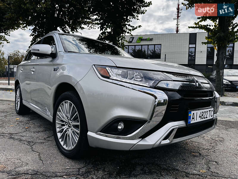 Внедорожник / Кроссовер Mitsubishi Outlander 2022 в 