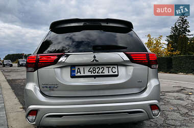 Внедорожник / Кроссовер Mitsubishi Outlander 2022 в 