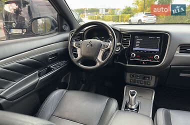 Внедорожник / Кроссовер Mitsubishi Outlander 2022 в 