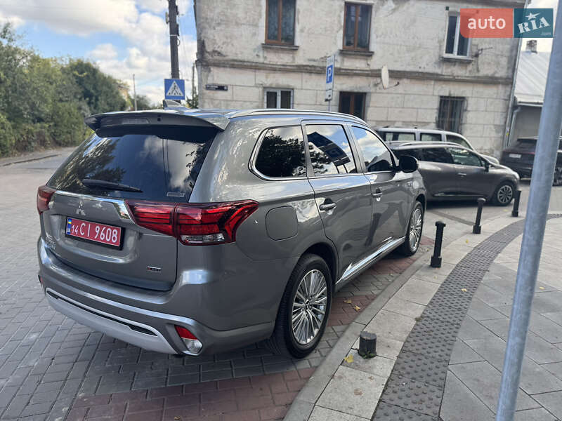 Внедорожник / Кроссовер Mitsubishi Outlander 2020 в Львове
