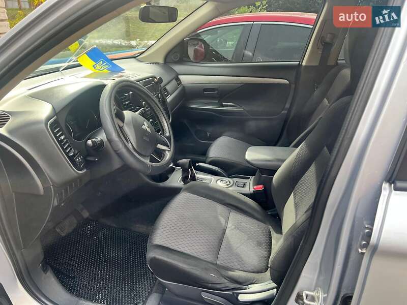 Внедорожник / Кроссовер Mitsubishi Outlander 2012 в Днепре