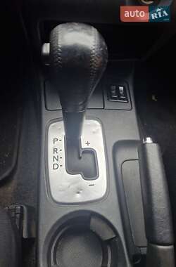 Внедорожник / Кроссовер Mitsubishi Outlander 2004 в 