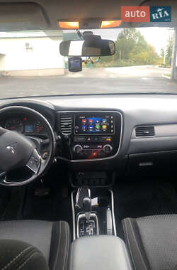 Внедорожник / Кроссовер Mitsubishi Outlander 2018 в 