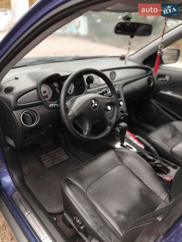 Внедорожник / Кроссовер Mitsubishi Outlander 2004 в Шевченкове