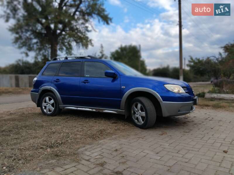 Внедорожник / Кроссовер Mitsubishi Outlander 2004 в Шевченкове