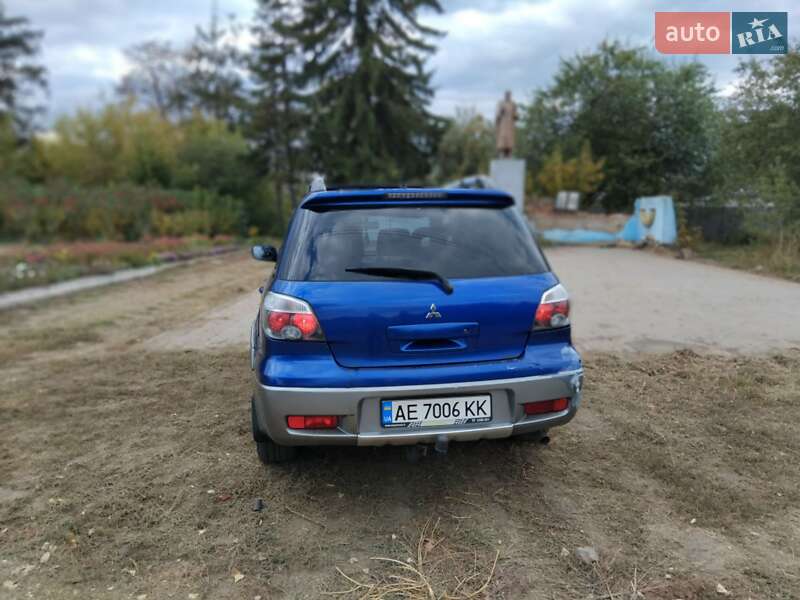 Внедорожник / Кроссовер Mitsubishi Outlander 2004 в Шевченкове