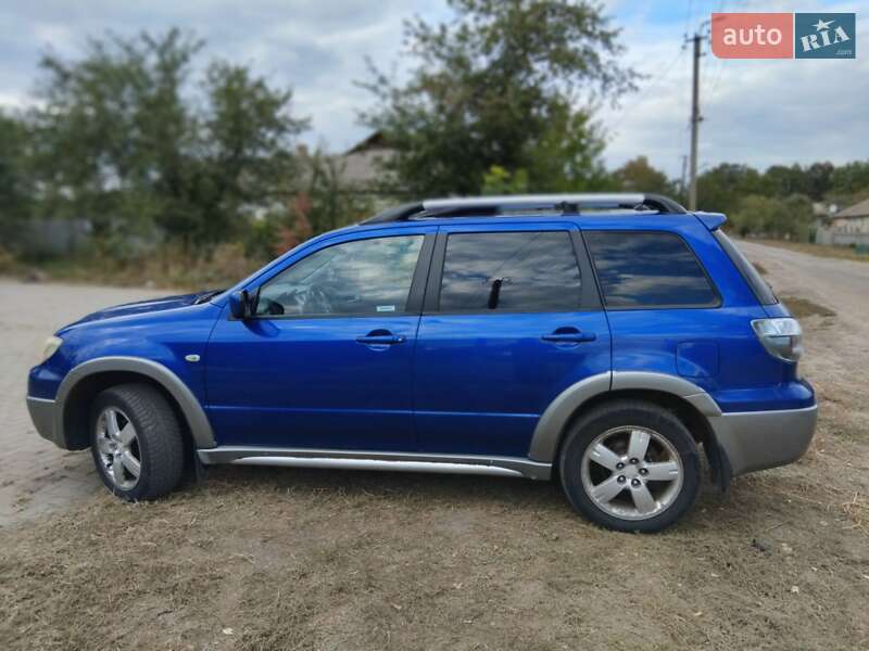 Внедорожник / Кроссовер Mitsubishi Outlander 2004 в Шевченкове