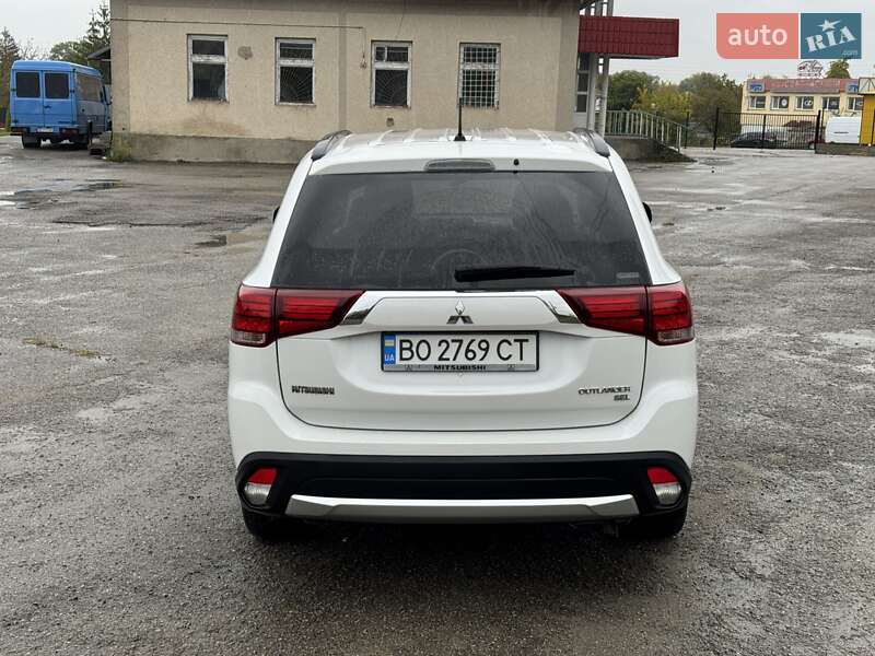 Позашляховик / Кросовер Mitsubishi Outlander 2016 в Тернополі