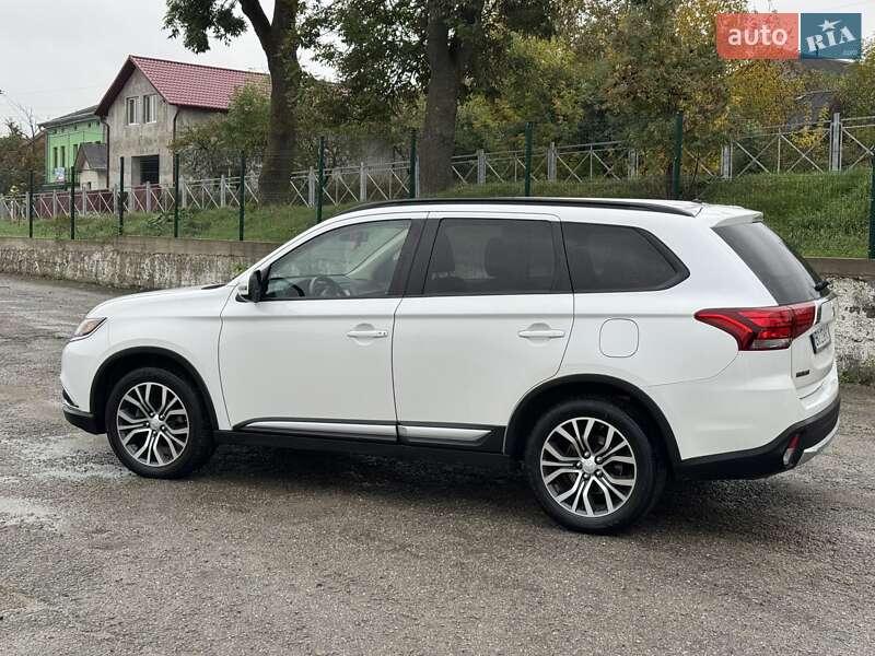Позашляховик / Кросовер Mitsubishi Outlander 2016 в Тернополі
