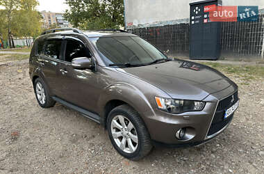 Внедорожник / Кроссовер Mitsubishi Outlander 2011 в 
