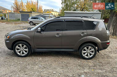 Внедорожник / Кроссовер Mitsubishi Outlander 2011 в 