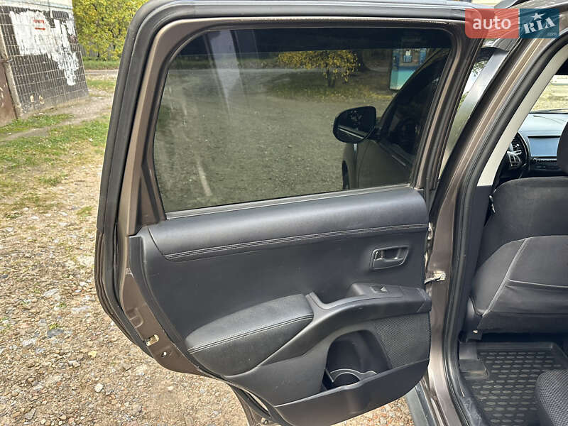 Внедорожник / Кроссовер Mitsubishi Outlander 2011 в Харькове фото 12 Внедорожник / Кроссовер Mitsubishi Outlander 2011 в Харькове