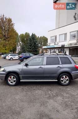 Внедорожник / Кроссовер Mitsubishi Outlander 2006 в  фото 2 Внедорожник / Кроссовер Mitsubishi Outlander 2006 в