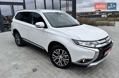Внедорожник / Кроссовер Mitsubishi Outlander 2016 в 