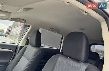 Внедорожник / Кроссовер Mitsubishi Outlander 2016 в 