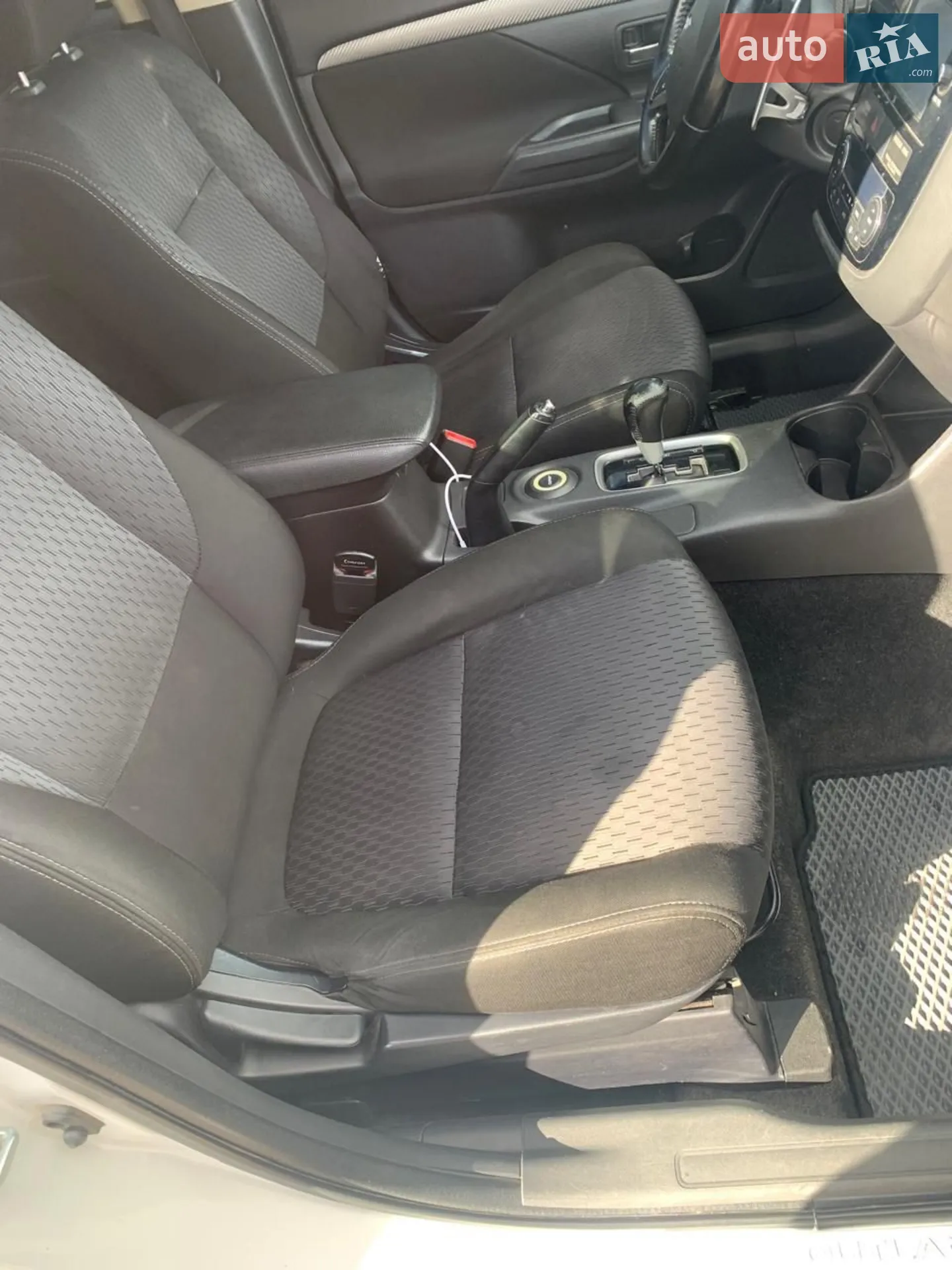 2014 Mitsubishi Outlander - мініатюра 6
