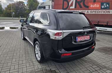 Внедорожник / Кроссовер Mitsubishi Outlander 2013 в 