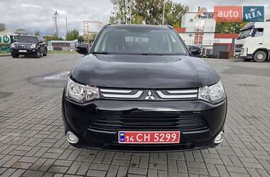 Внедорожник / Кроссовер Mitsubishi Outlander 2013 в 