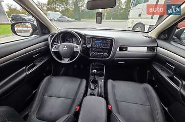 Внедорожник / Кроссовер Mitsubishi Outlander 2013 в 