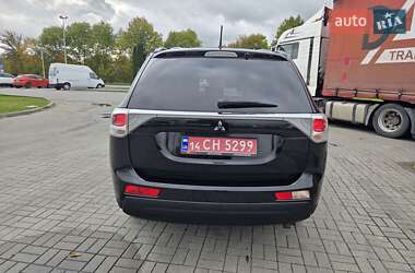 Внедорожник / Кроссовер Mitsubishi Outlander 2013 в 