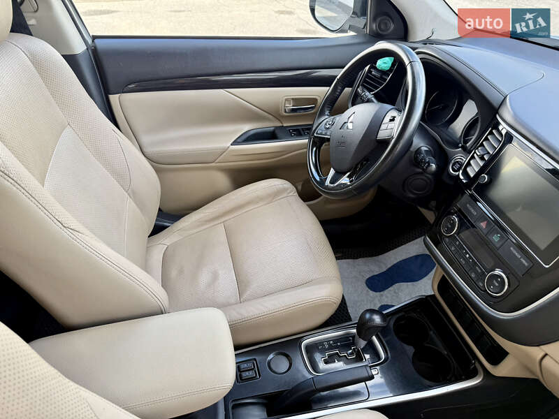 Внедорожник / Кроссовер Mitsubishi Outlander 2017 в Кременчуге фото 11 Внедорожник / Кроссовер Mitsubishi Outlander 2017 в Кременчуге