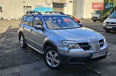 Внедорожник / Кроссовер Mitsubishi Outlander 2005 в 