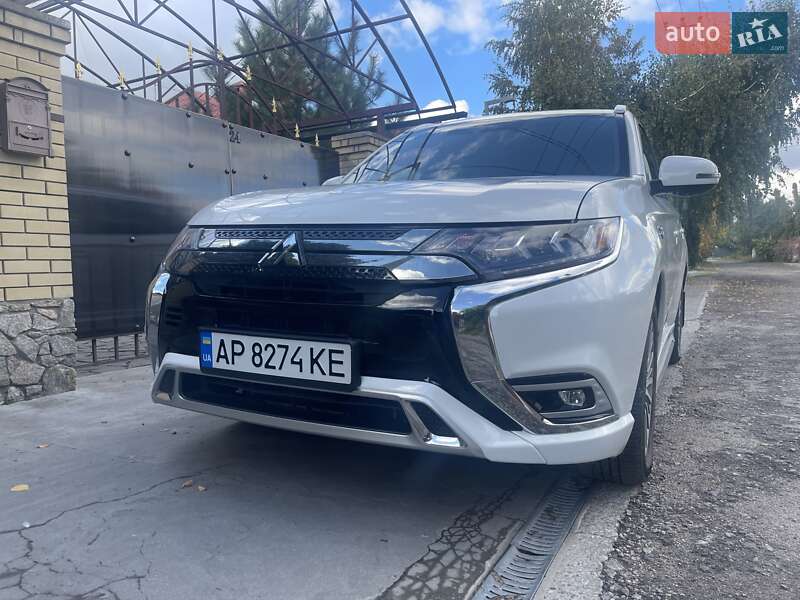 Внедорожник / Кроссовер Mitsubishi Outlander 2020 в 