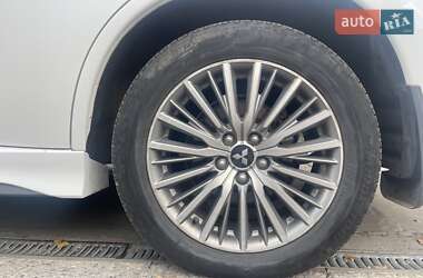 Внедорожник / Кроссовер Mitsubishi Outlander 2020 в 