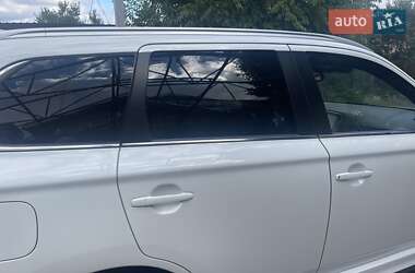 Внедорожник / Кроссовер Mitsubishi Outlander 2020 в 