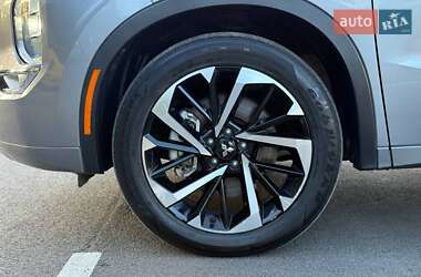 Внедорожник / Кроссовер Mitsubishi Outlander 2022 в 