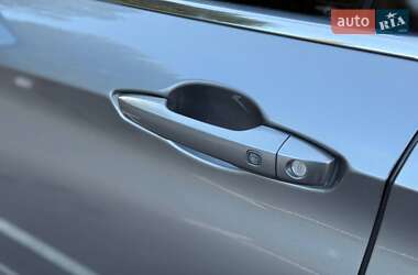 Внедорожник / Кроссовер Mitsubishi Outlander 2022 в 