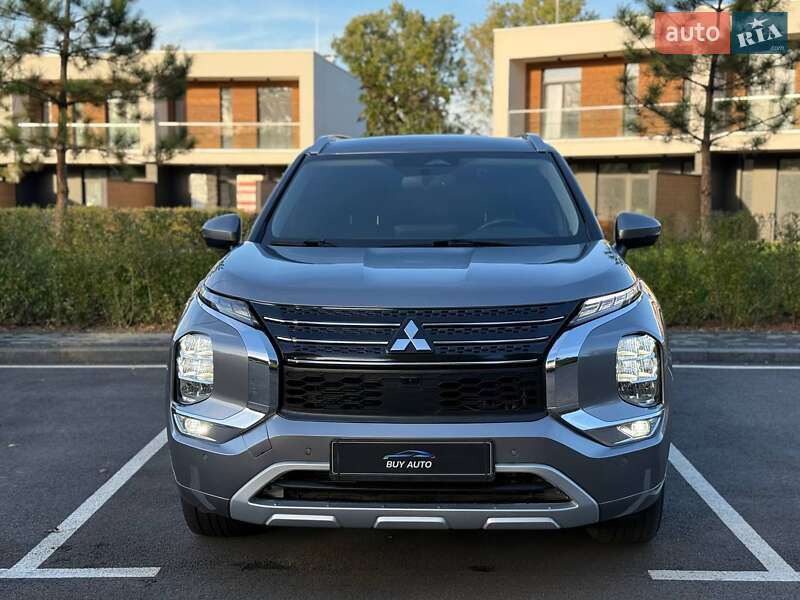 Внедорожник / Кроссовер Mitsubishi Outlander 2022 в Киеве